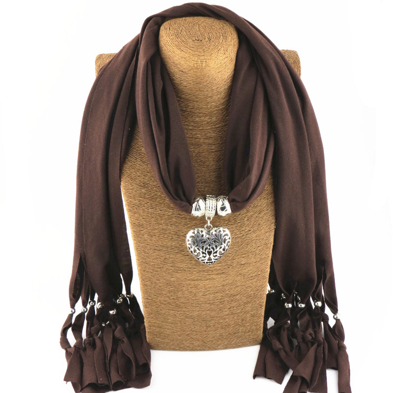Écharpe Avec Pendentif En Cœur Vintage