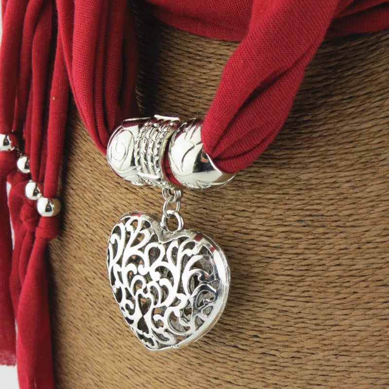 Écharpe Avec Pendentif En Cœur Vintage