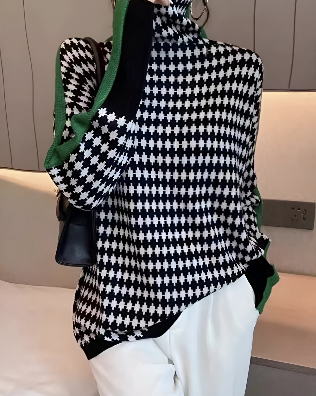 Vera™ | High Neck Sweater with Diamond Pattern