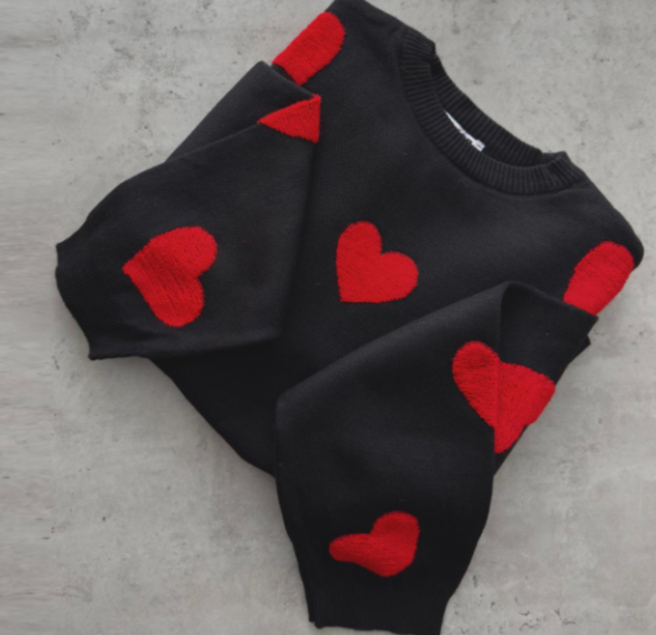 Jade™ | Comfortable Sweatshirt Embellished with Hearts